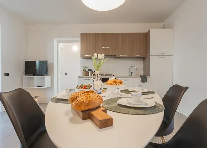 Ponente Balcony & Garden By Rent Apartament